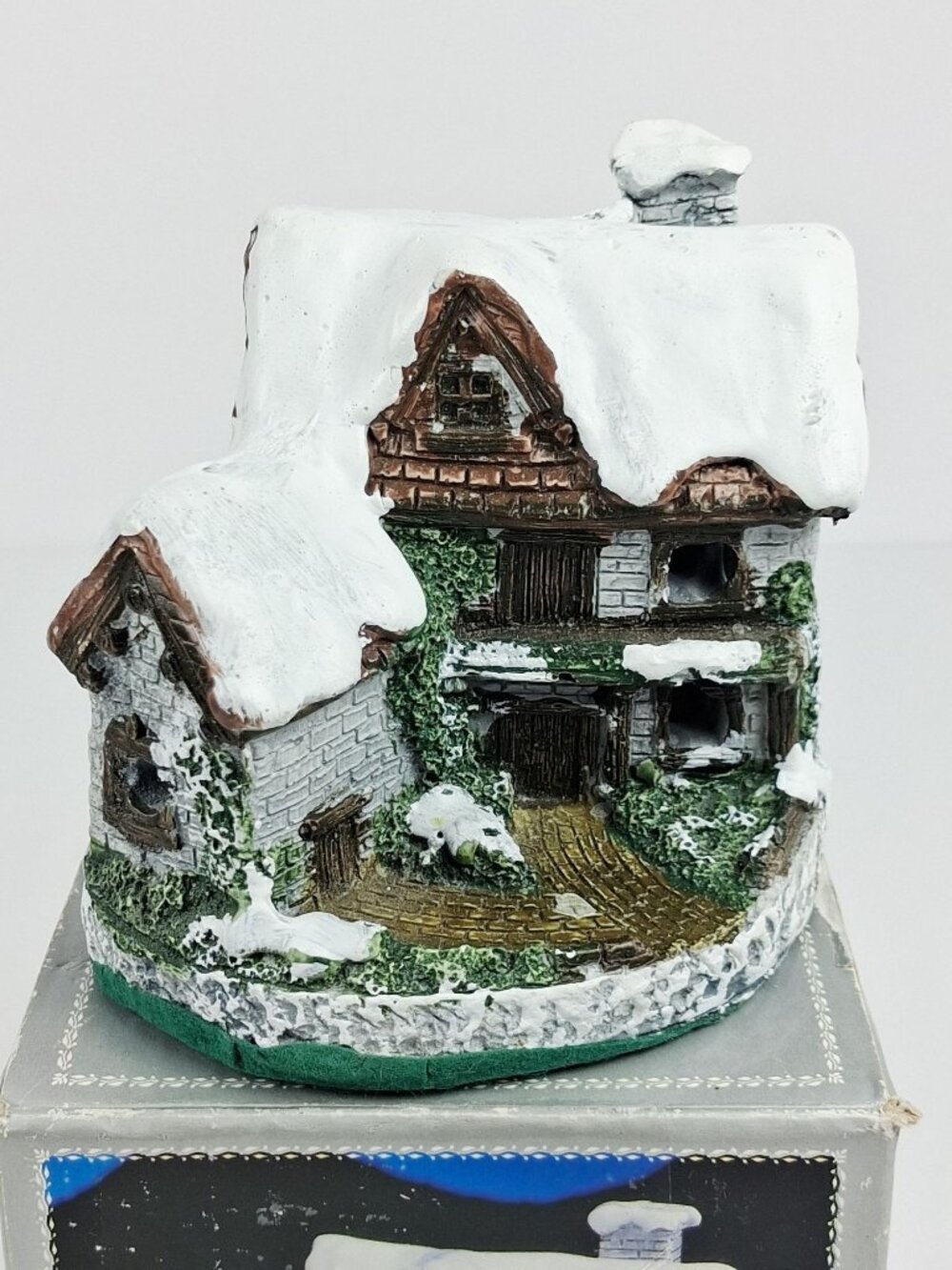 VTG Cottage Charmers Lighted Resin Snow House Battery Christmas Village - Picture 1 of 13